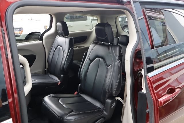 Used 2023 Chrysler Pacifica Touring-L FWD image 24