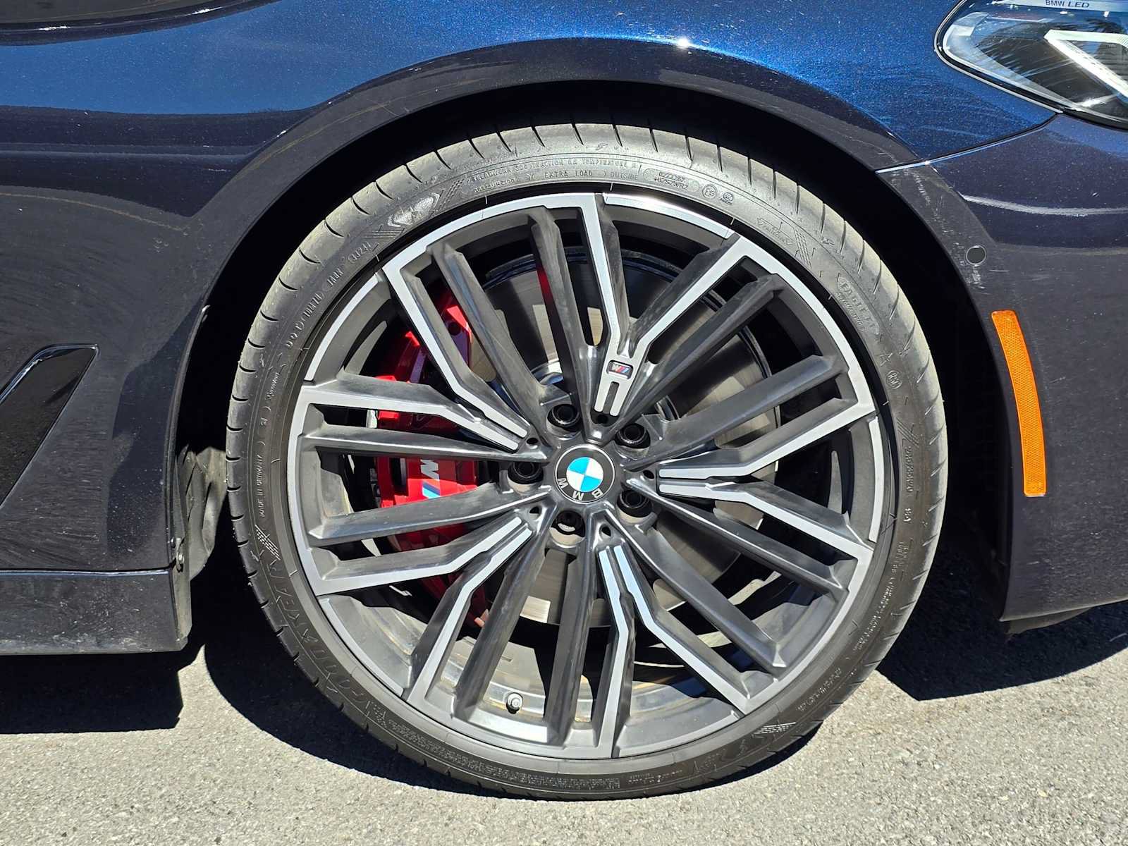 Used 2023 BMW M550i xDrive w/ Dynamic Handling Package AWD/4WD image 9