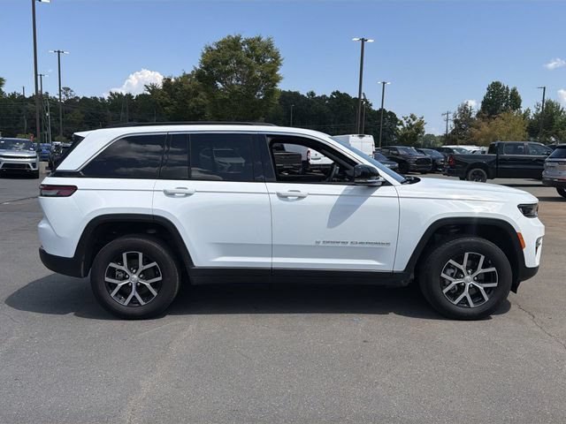 Used 2025 Jeep Grand Cherokee Limited w/ Trailer Tow Package AWD/4WD image 13
