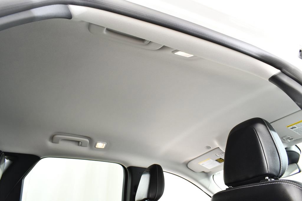 Used 2025 Ford Escape Platinum w/ Premium Technology Package image 18