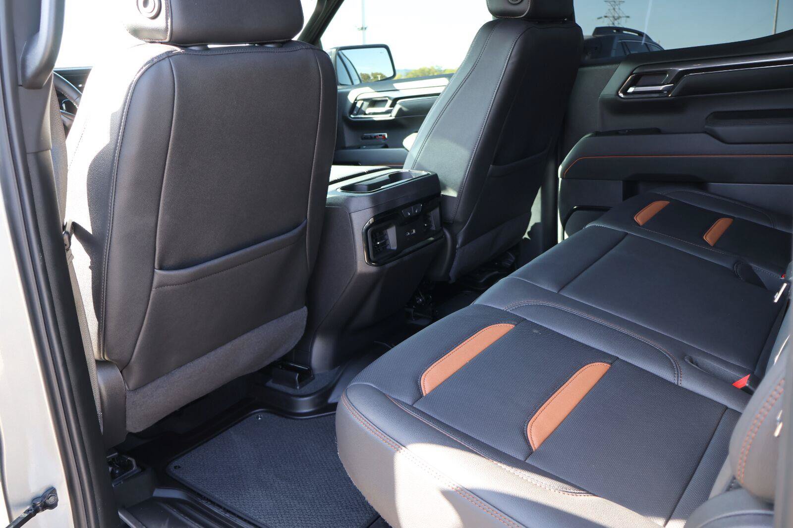 Used 2024 GMC Sierra 1500 AT4 w/ Technology Package AWD/4WD image 18