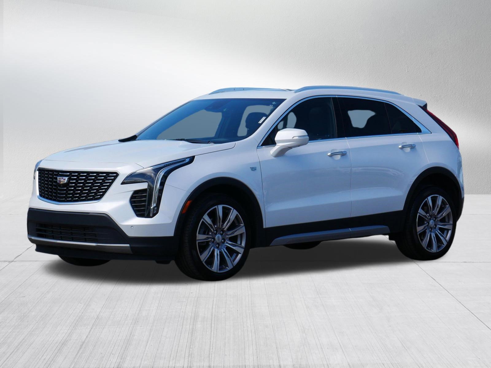 Used 2022 Cadillac XT4 Premium Luxury w/ Technology Package AWD/4WD image 3