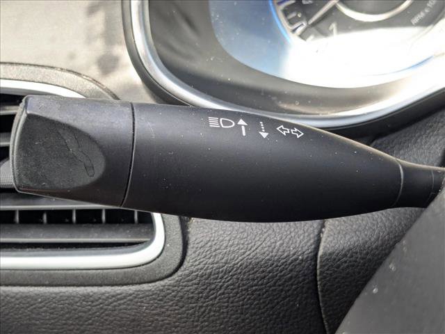Used 2015 Chrysler 200 Limited w/ Convenience Group FWD image 6