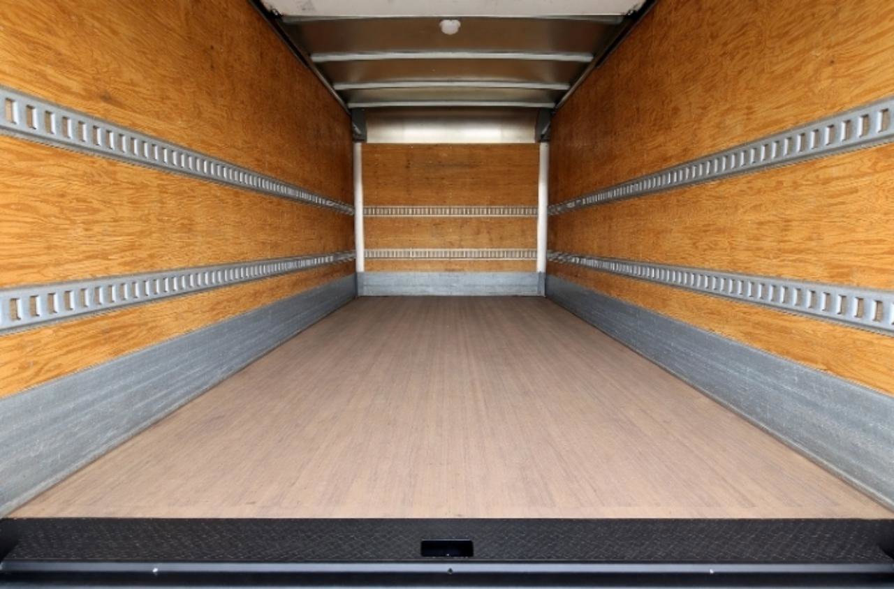 Used 2015 Ford F550 2WD Regular Cab Super Duty image 10