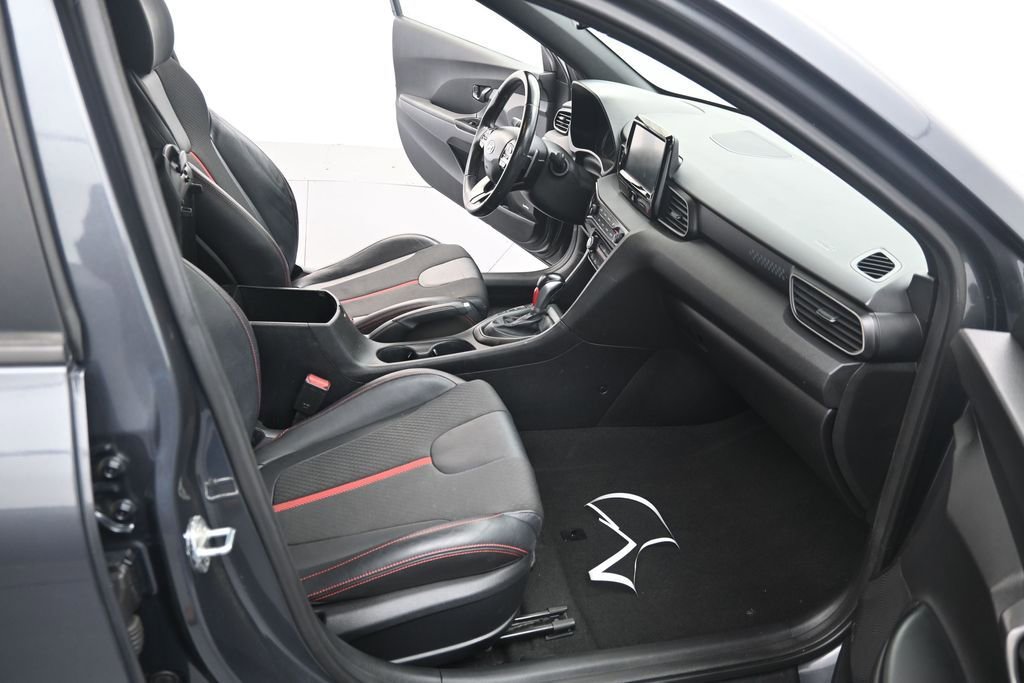 Used 2020 Hyundai Veloster Turbo FWD image 17