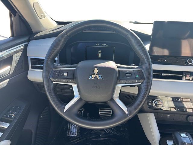 Used 2025 Mitsubishi Outlander SEL image 15