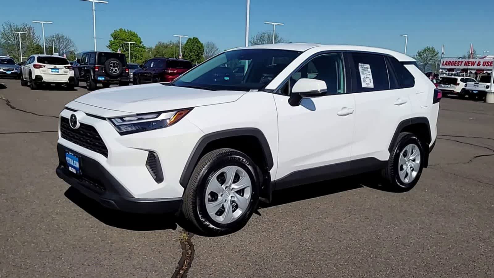 Used 2025 Toyota RAV4 LE AWD/4WD image 4
