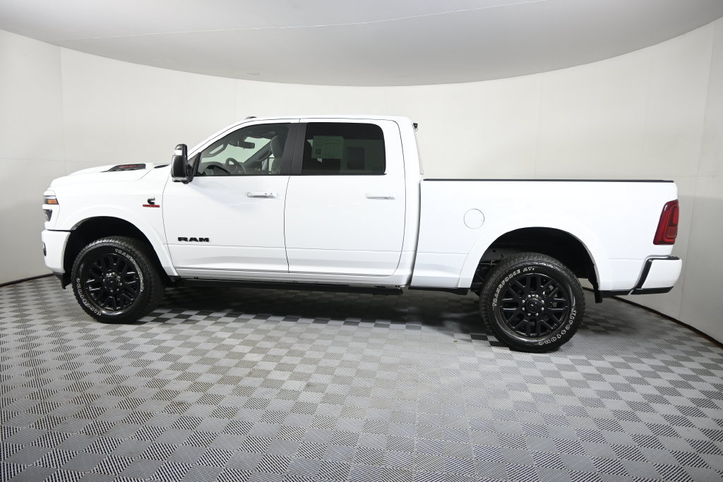 Used 2025 RAM 3500 Limited AWD/4WD image 3