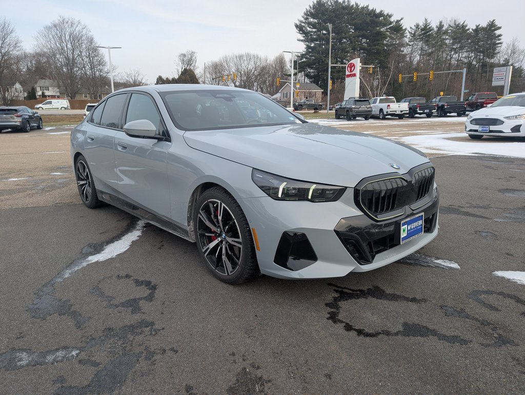 Used 2024 BMW 540i xDrive w/ Premium Package image 8