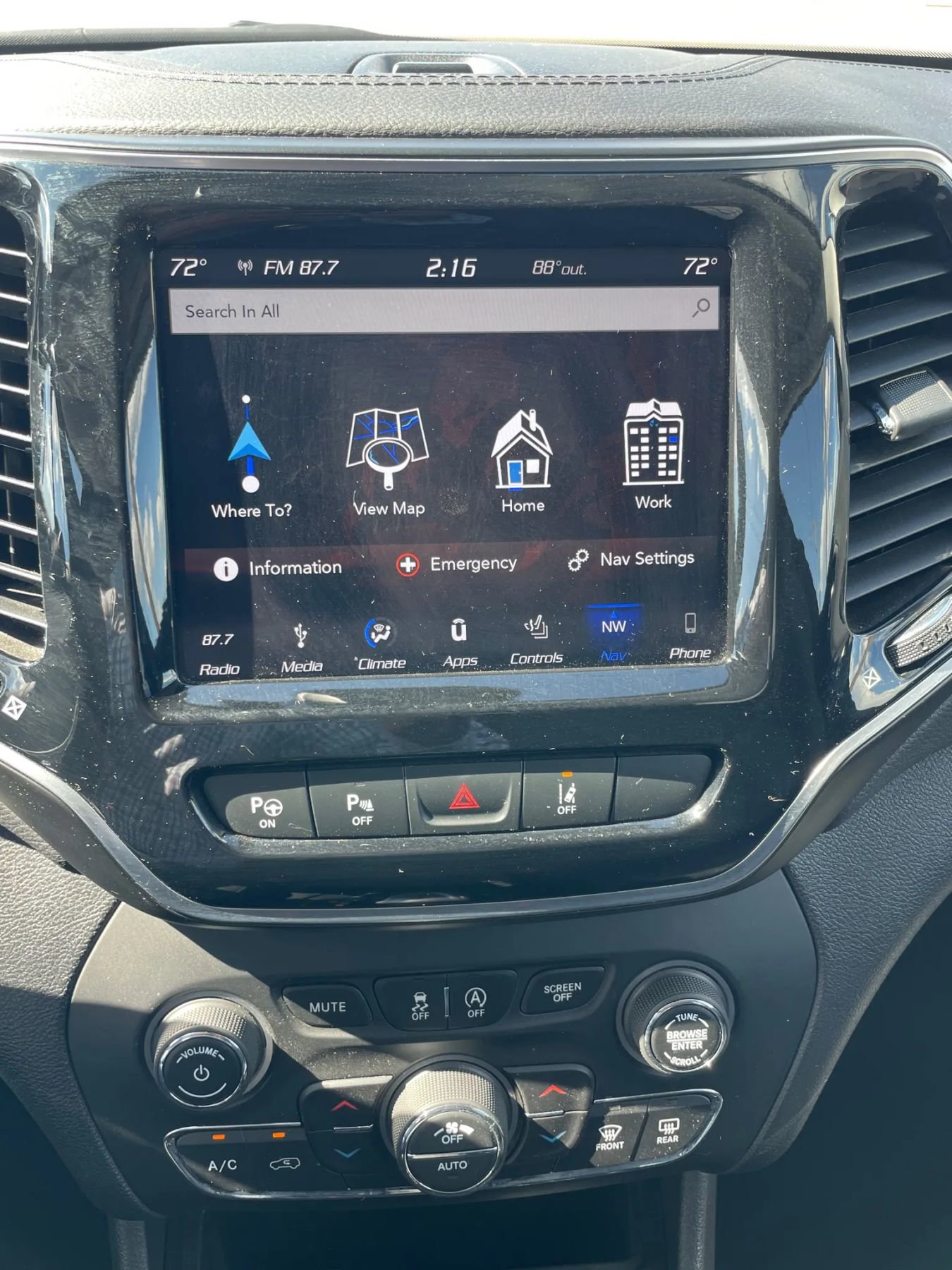 Used 2019 Jeep Cherokee Limited w/ Luxury Group FWD image 24