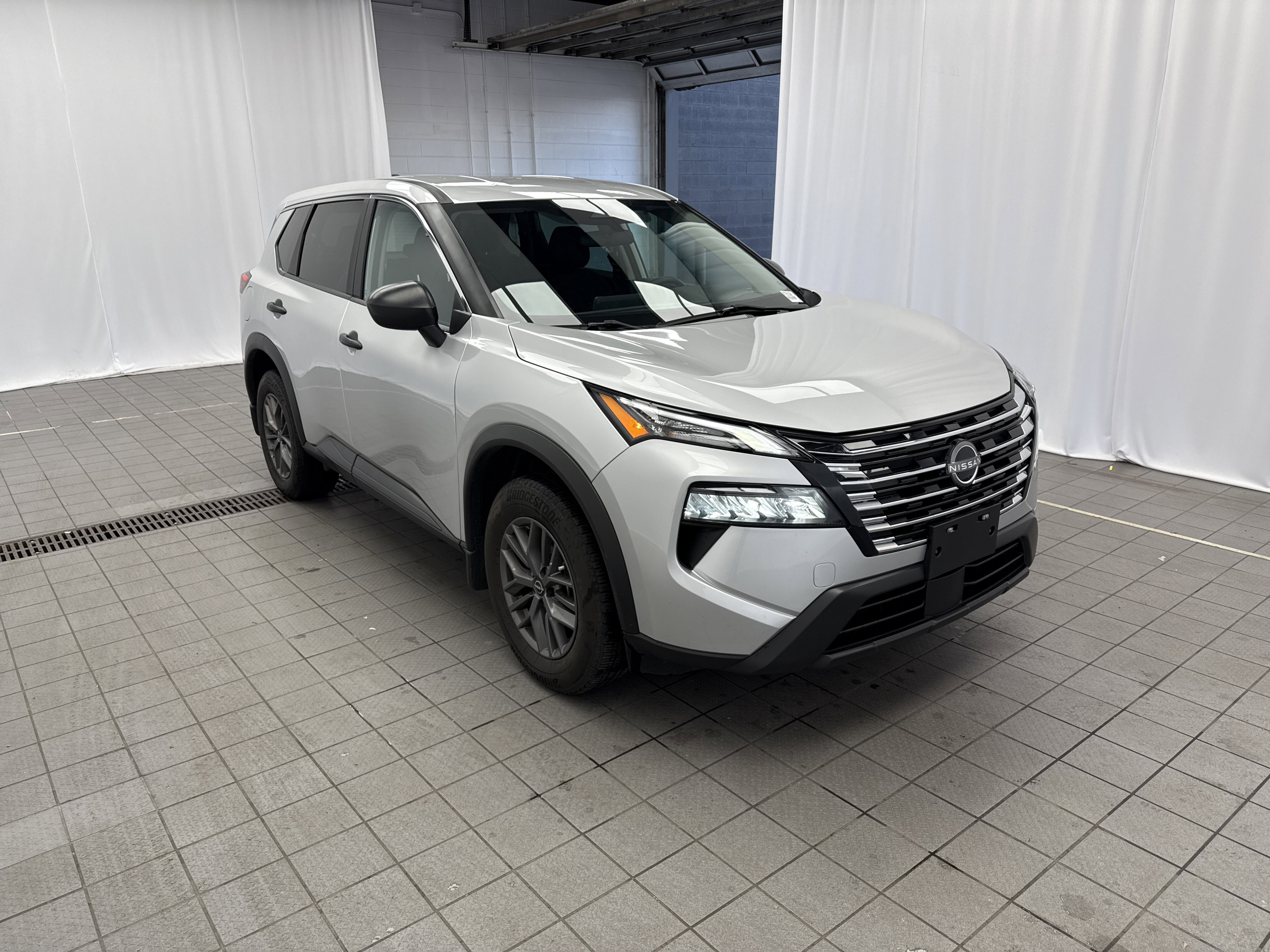 Used 2024 Nissan Rogue S image 3