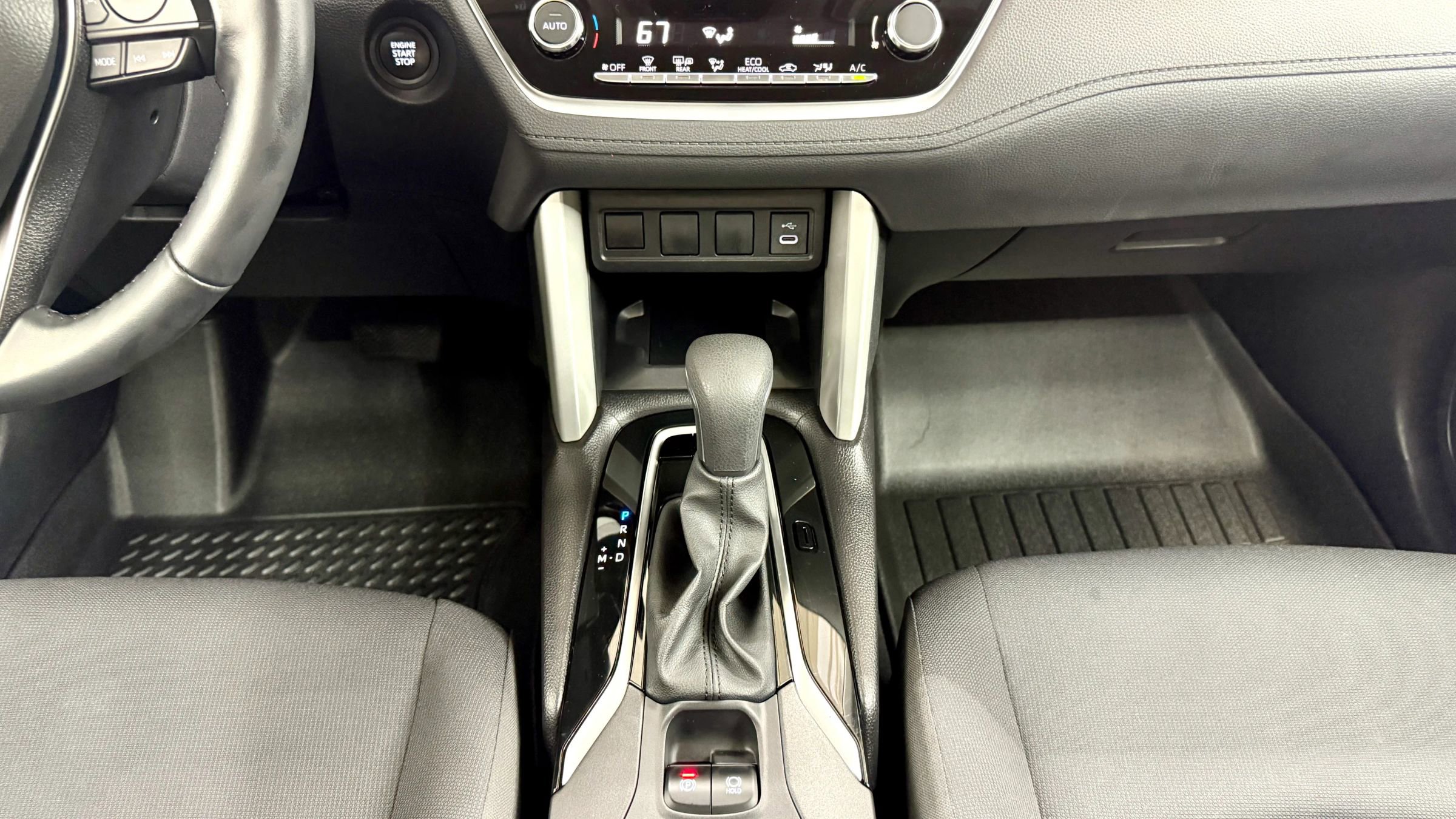 Used 2025 Toyota Corolla Cross LE image 13