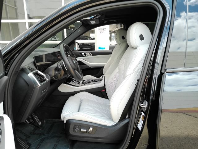Used 2025 BMW X5 sDrive40i w/ M Sport Package RWD image 17