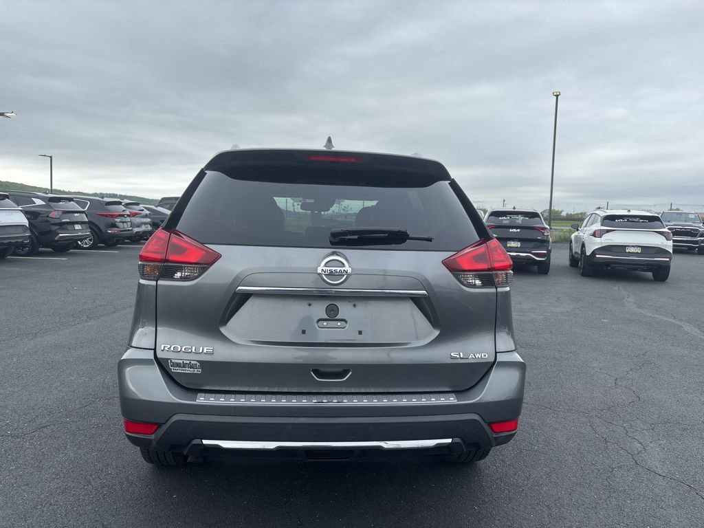 Used 2017 Nissan Rogue SL w/ SL Premium Package AWD/4WD image 4
