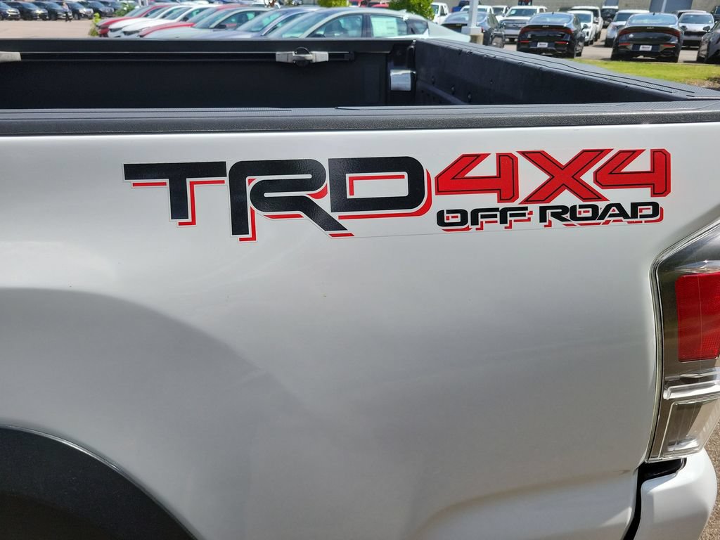 Used 2022 Toyota Tacoma TRD Off-Road w/ Technology Package AWD/4WD image 32