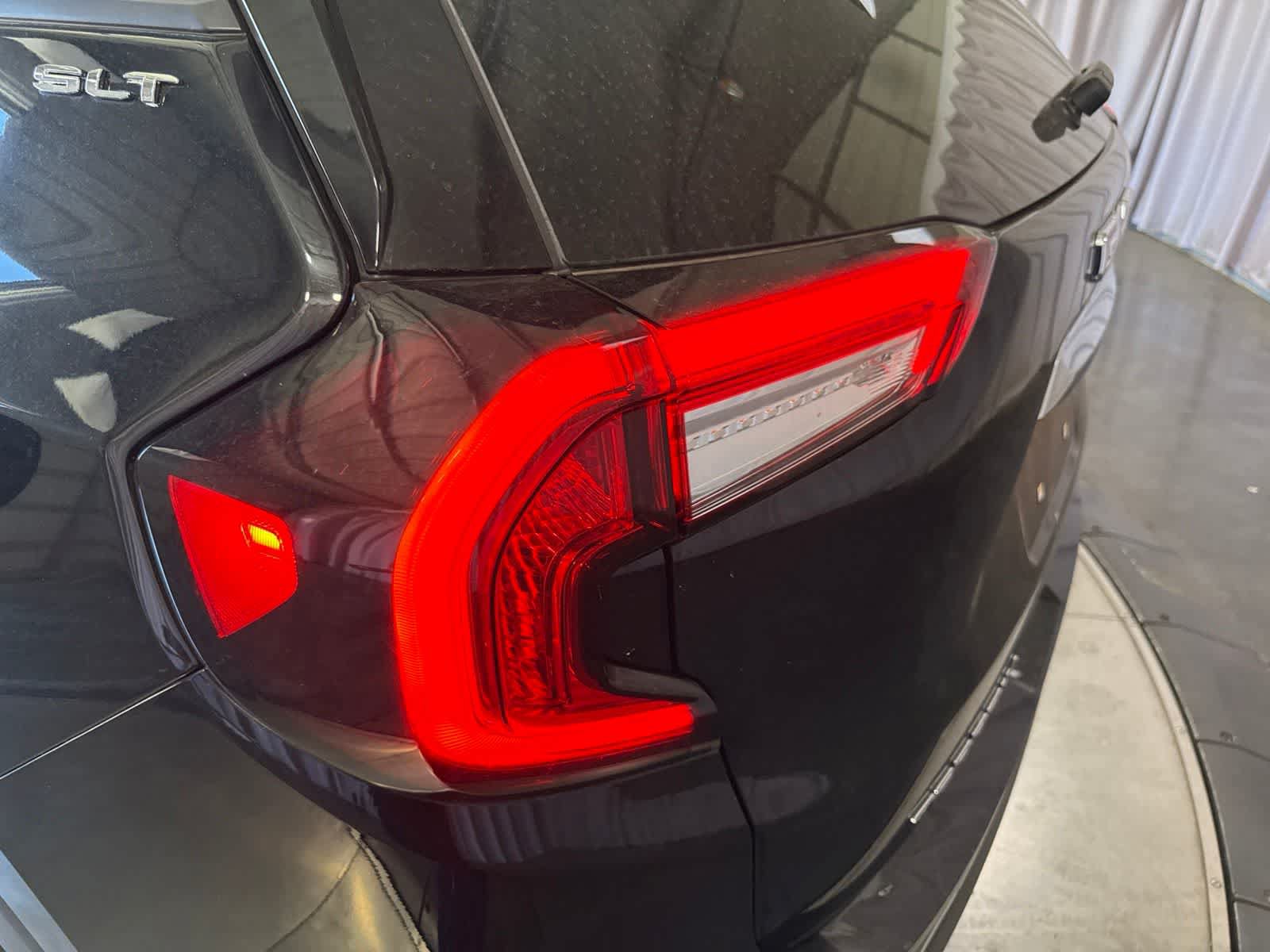 Used 2022 GMC Terrain SLT w/ Infotainment Package II FWD image 13