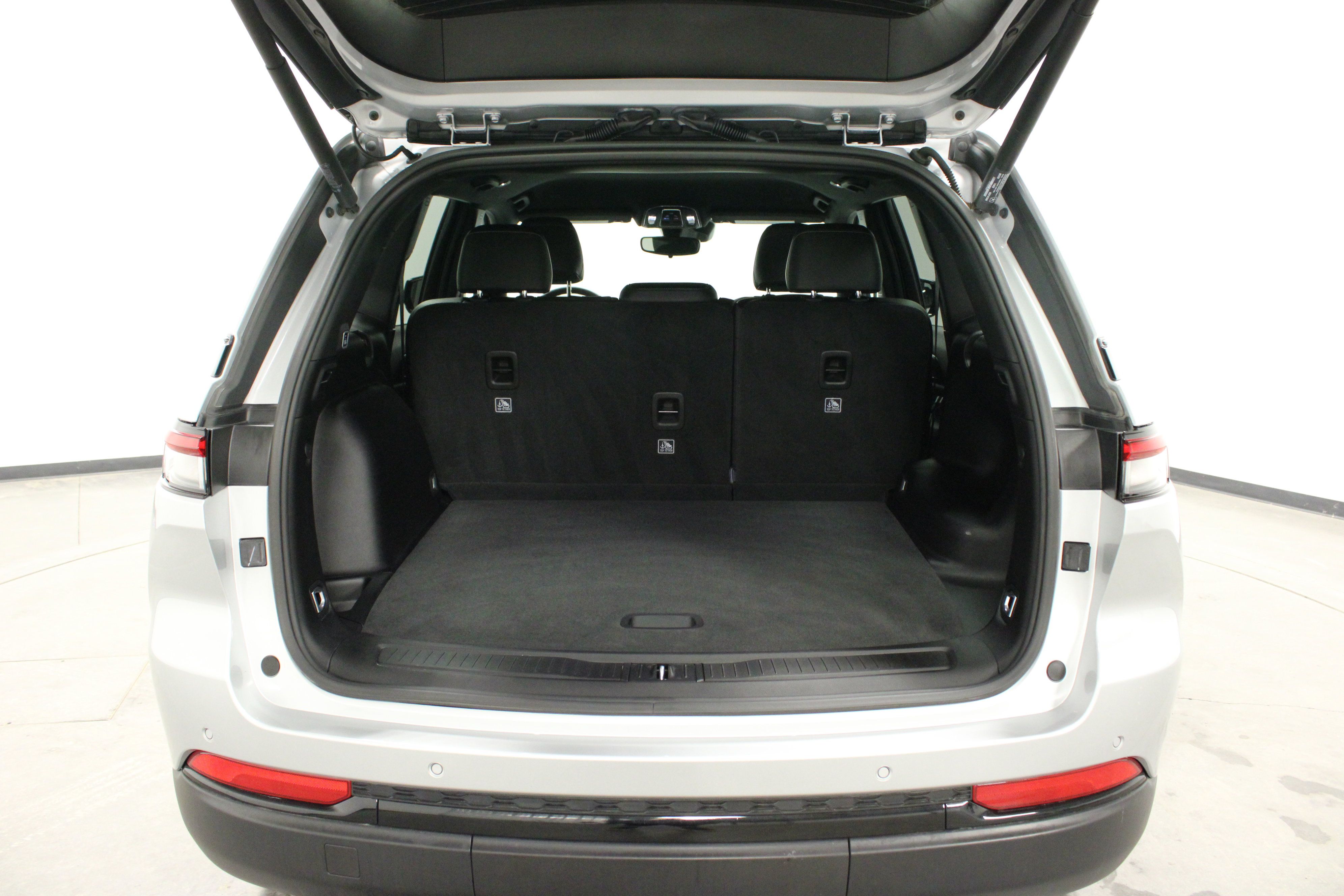 Used 2023 Jeep Grand Cherokee Altitude image 12