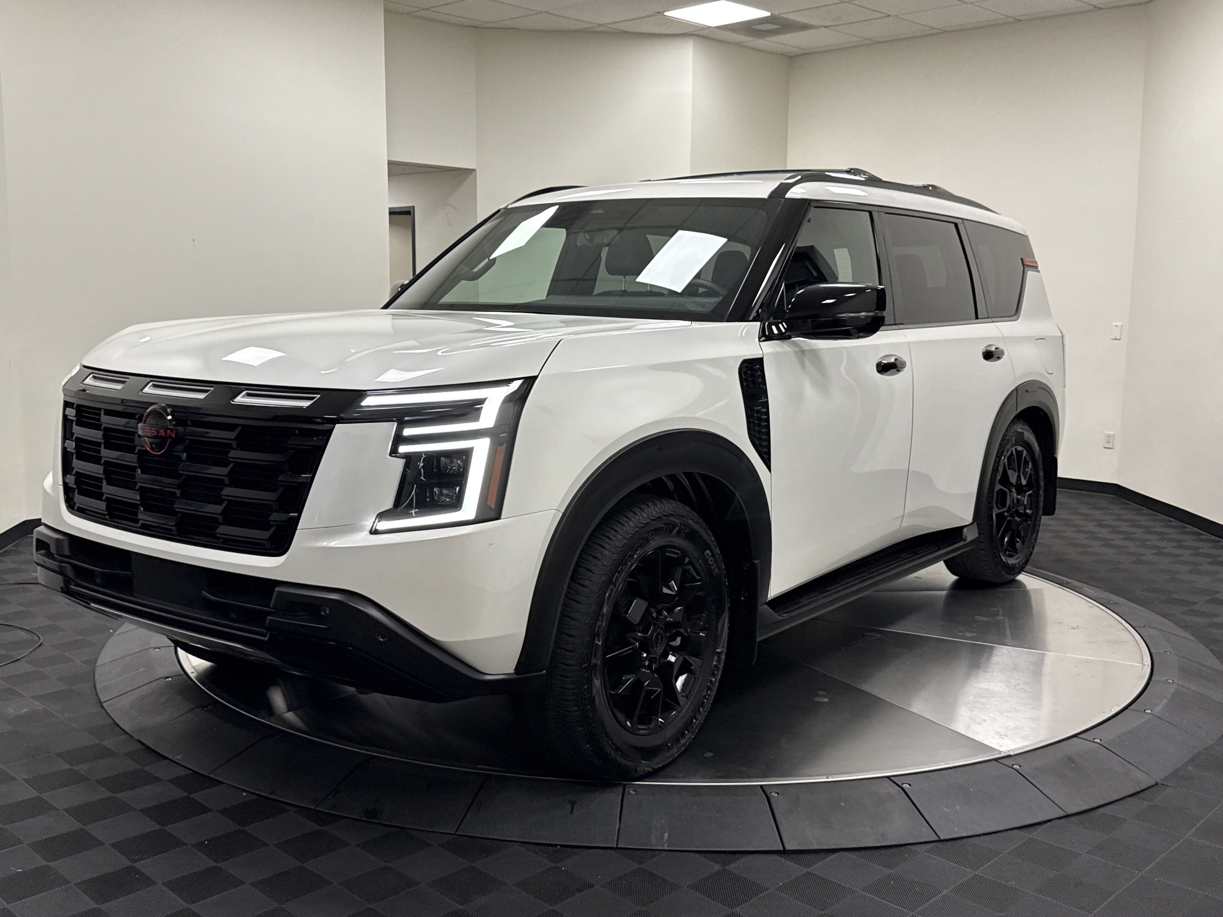 Used 2026 Nissan Armada PRO-4X w/ Captain's Chari Seat Package AWD/4WD image 3