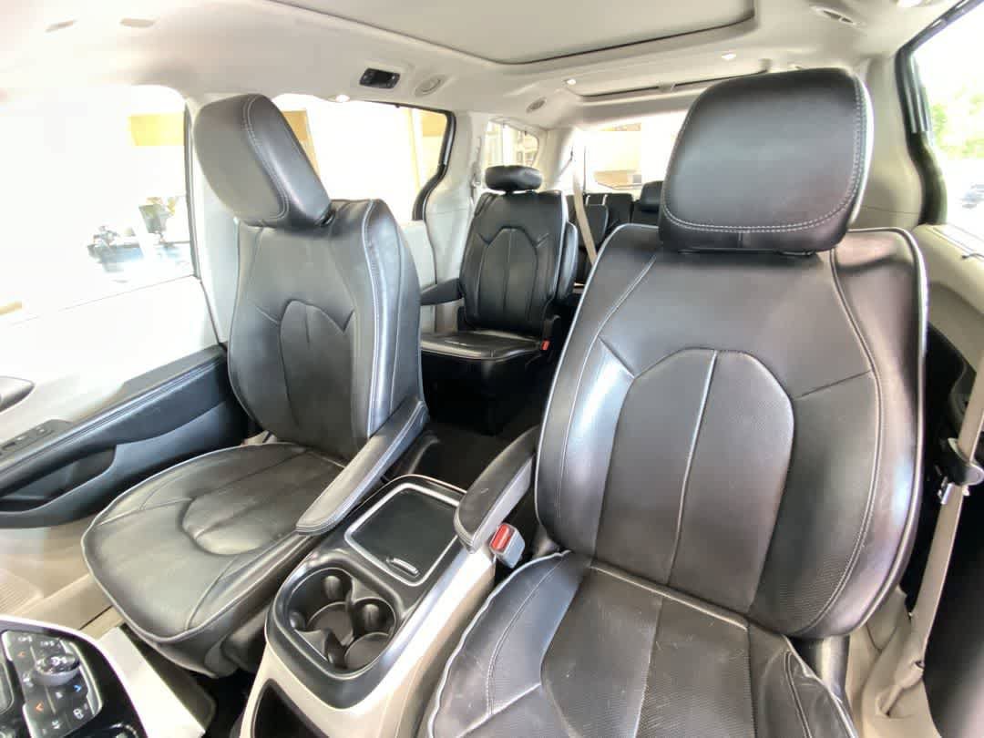 Used 2018 Chrysler Pacifica Limited FWD image 14