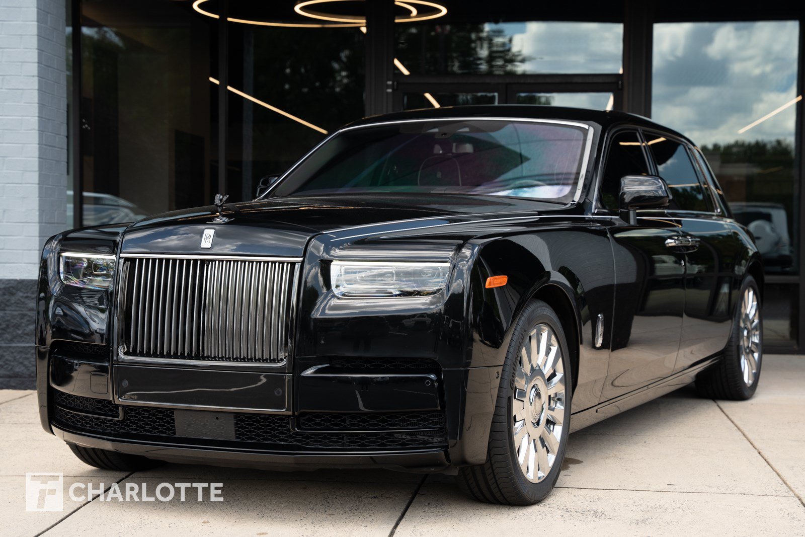 Used 2023 Rolls-Royce Phantom Extended Wheelbase RWD image 9