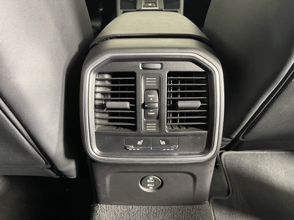 Certified 2025 Porsche Macan image 24