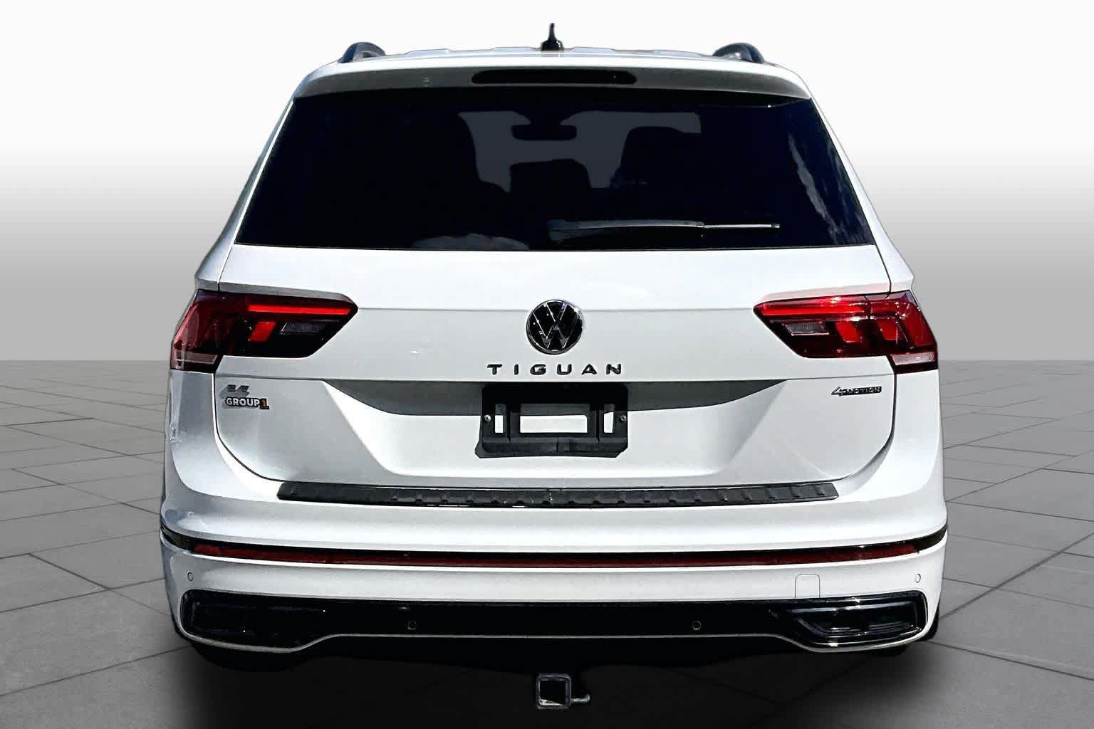 Used 2024 Volkswagen Tiguan SE R-Line AWD/4WD image 5