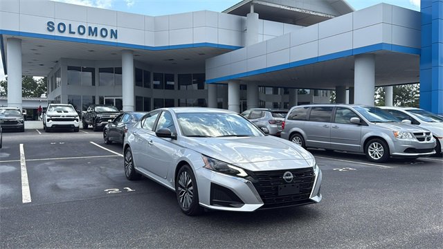 Used 2024 Nissan Altima 2.5 SV image 1