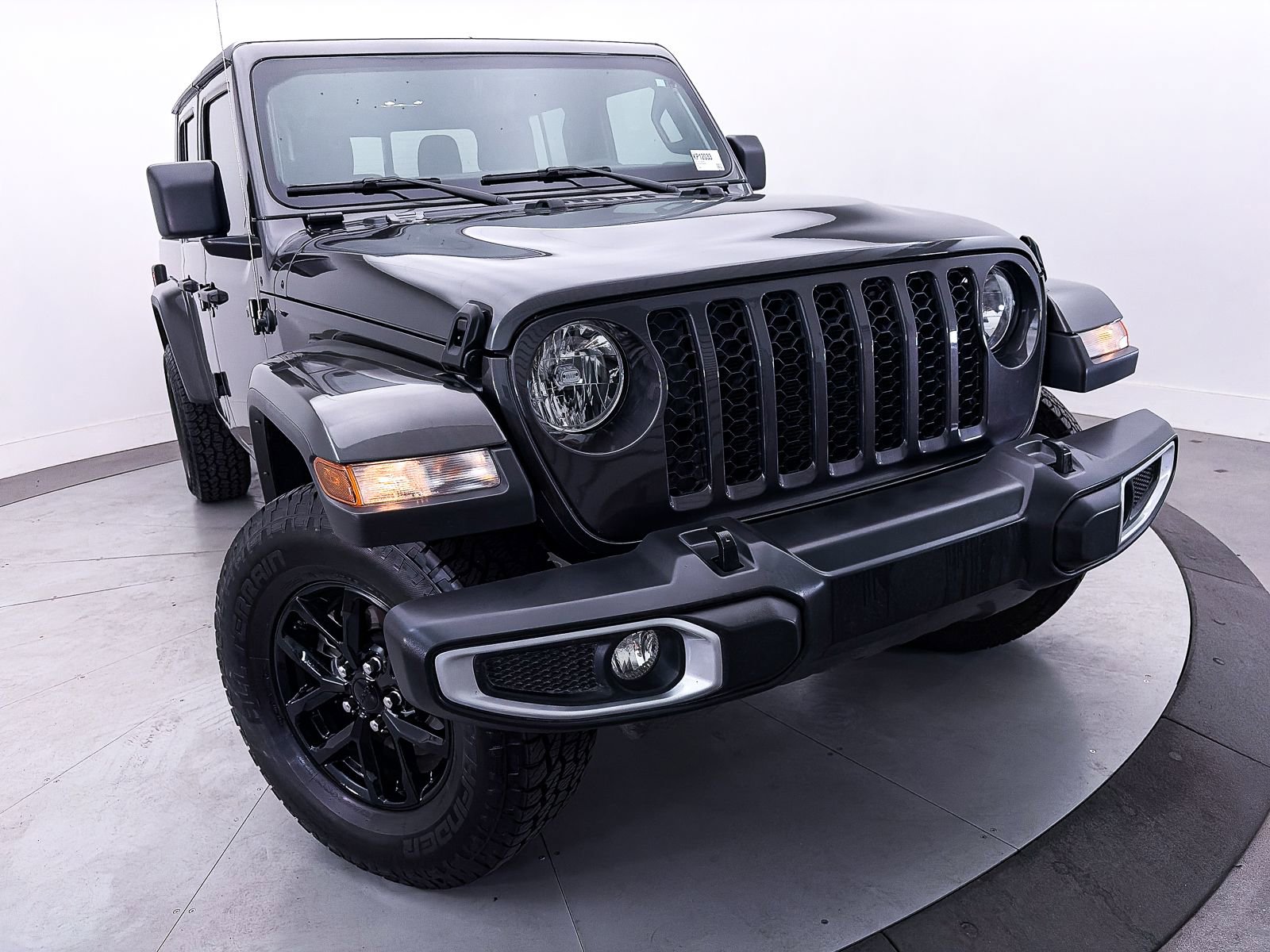 Used 2023 Jeep Gladiator Sport AWD/4WD image 2
