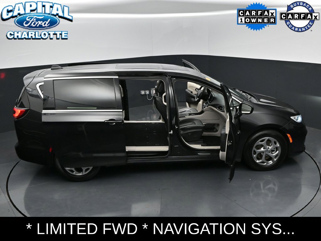 Used 2024 Chrysler Pacifica Limited FWD image 33