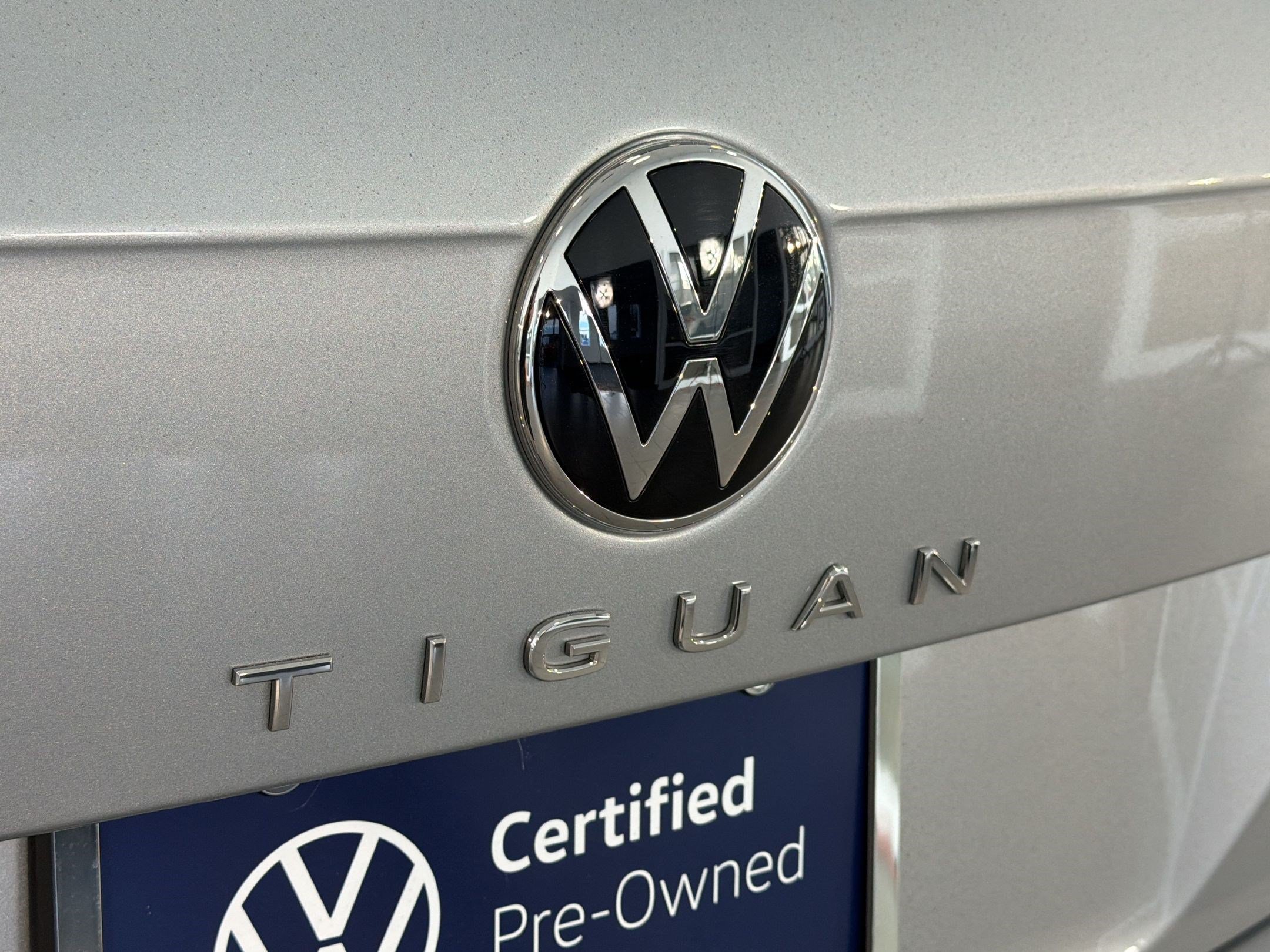 Certified 2024 Volkswagen Tiguan SE w/ Panoramic Sunroof Package AWD/4WD image 33