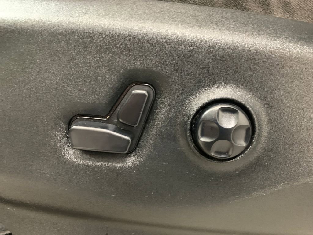 Used 2017 Chrysler Pacifica Touring image 18