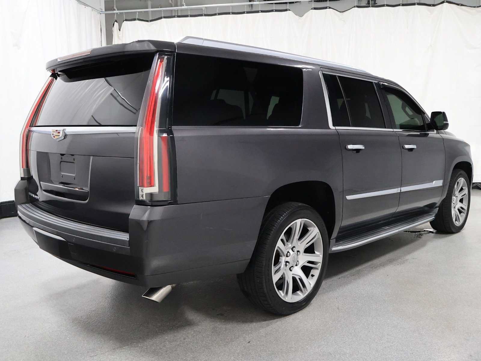 Used 2016 Cadillac Escalade ESV Luxury AWD/4WD image 9