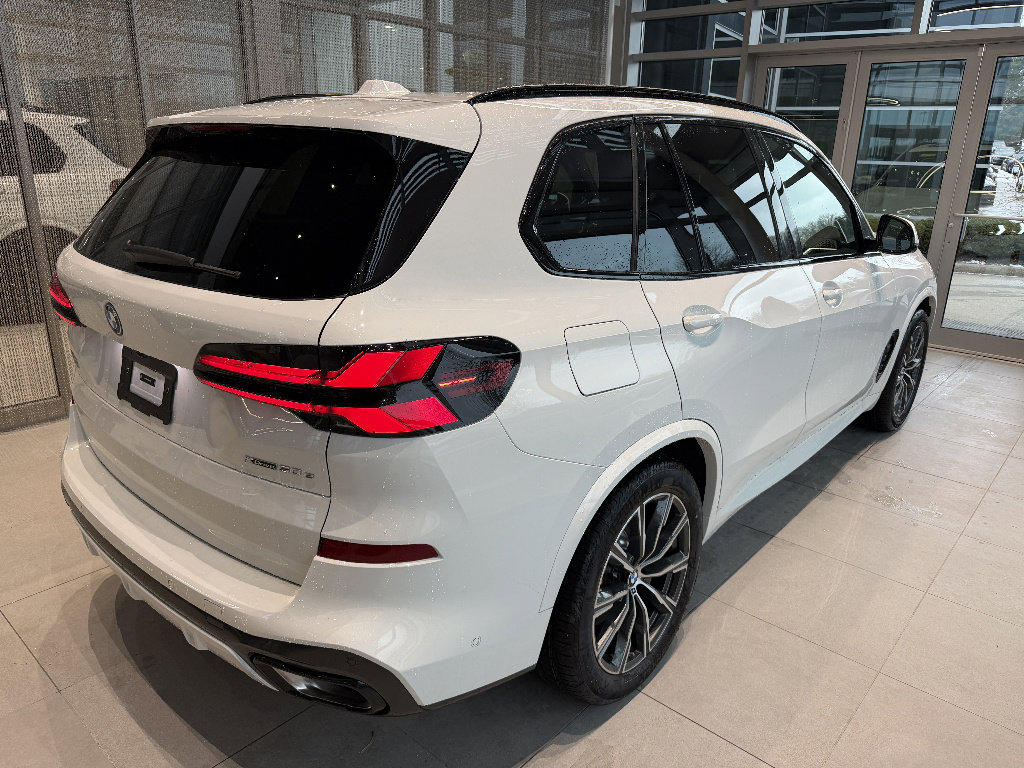 New 2026 BMW X5 xDrive50e w/ M Sport Package image 6