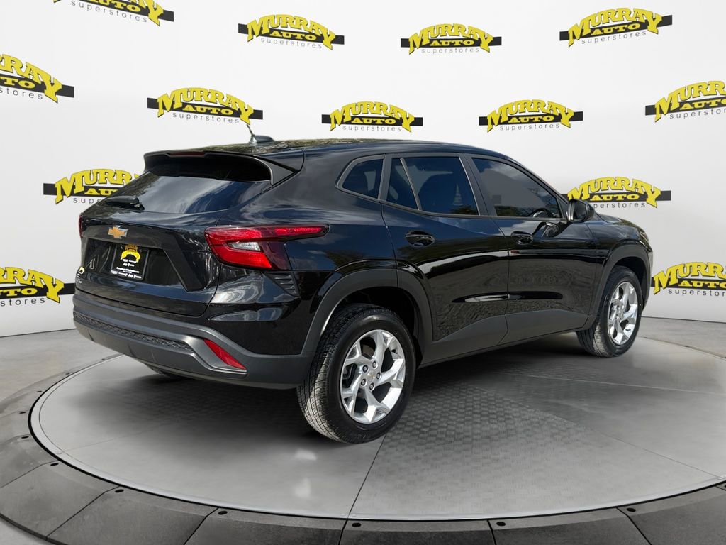 Used 2024 Chevrolet Trax LS w/ LS Convenience Package image 5