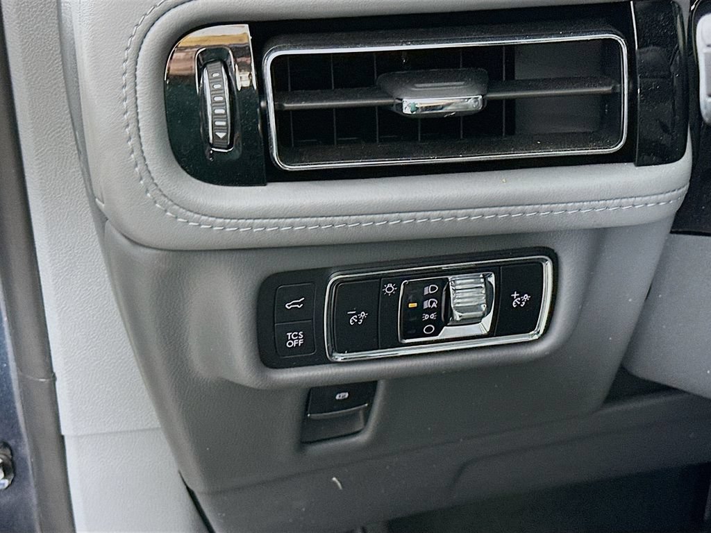 Used 2023 Lincoln Nautilus Reserve AWD/4WD image 15