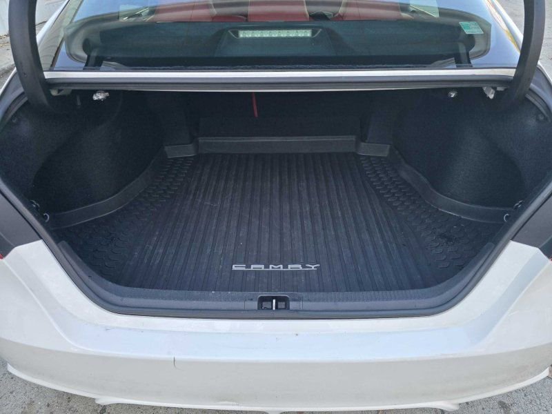 Used 2018 Toyota Camry SE image 34