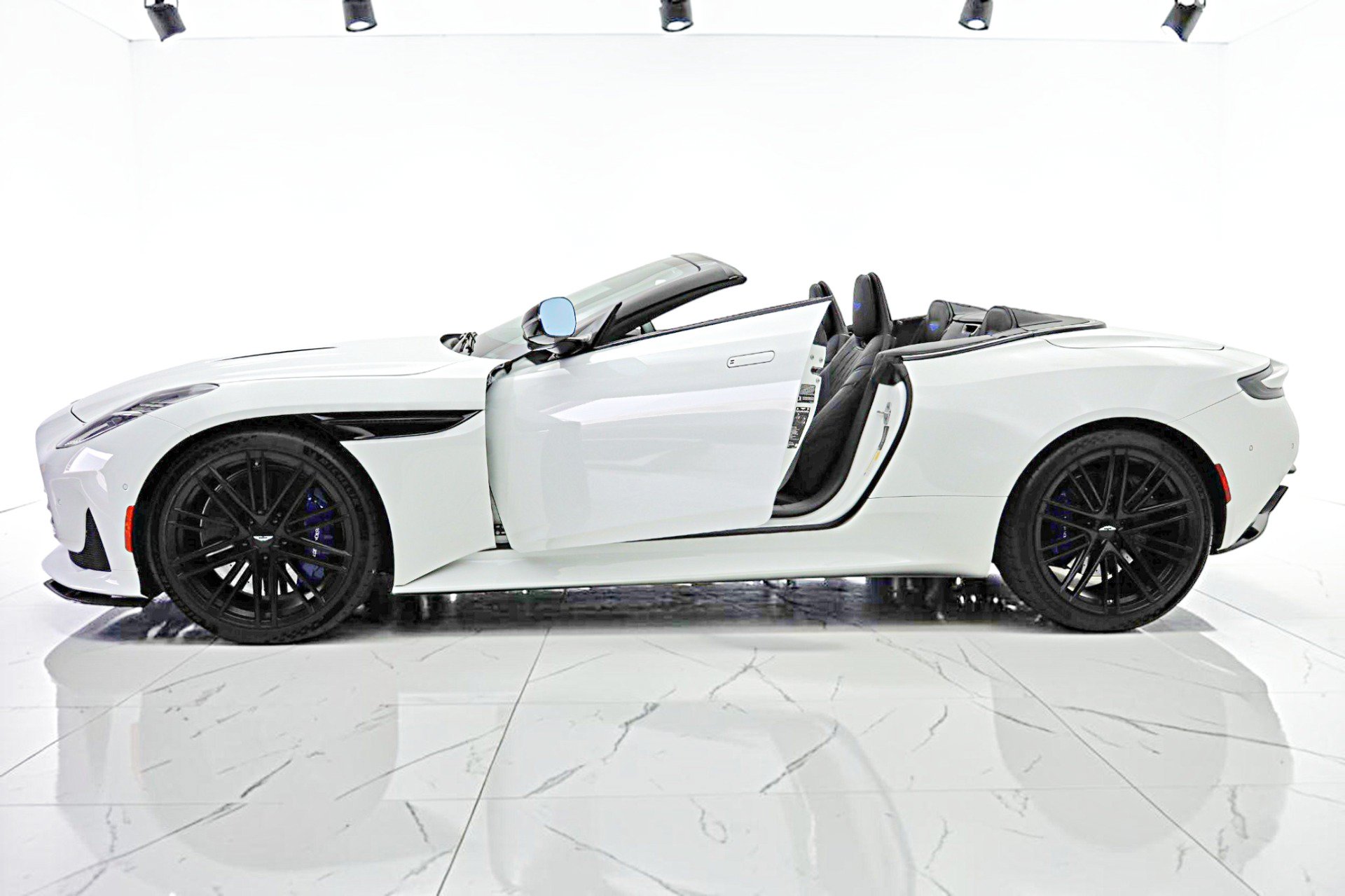 Used 2024 Aston Martin DB12 Convertible RWD image 4