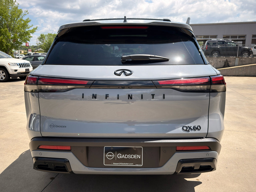 Used 2025 INFINITI QX60 Luxe w/ Black Edition FWD image 4