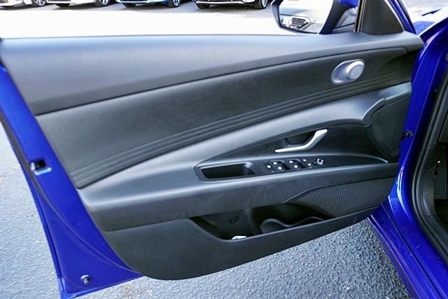 Certified 2025 Hyundai Elantra SE w/ Cargo Package image 21