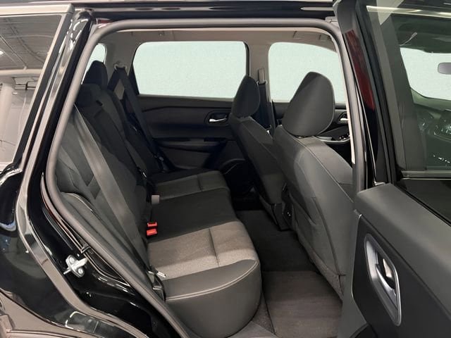Used 2025 Nissan Rogue SV AWD/4WD image 10