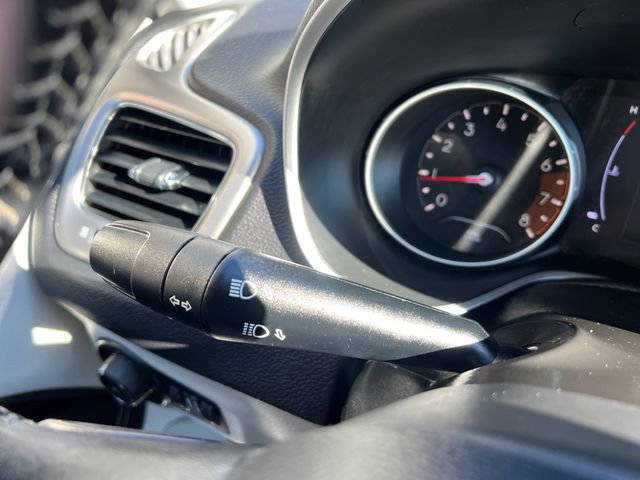 Used 2018 Jeep Compass Latitude w/ Cold Weather Group image 29