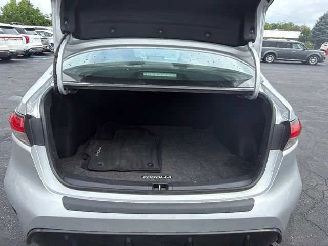 Used 2023 Toyota Corolla SE w/ Carpet Mat Package (TMS) FWD image 8