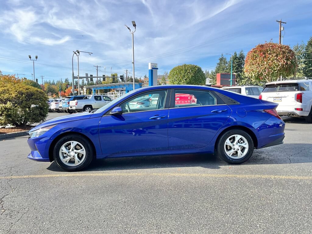 Used 2023 Hyundai Elantra SE w/ Preferred Accessory Package FWD image 4