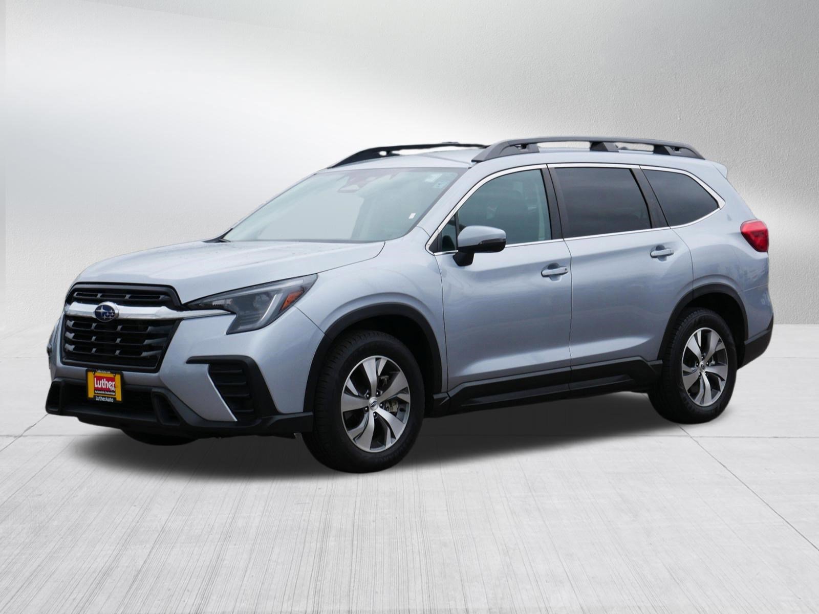 Used 2023 Subaru Ascent Premium image 3