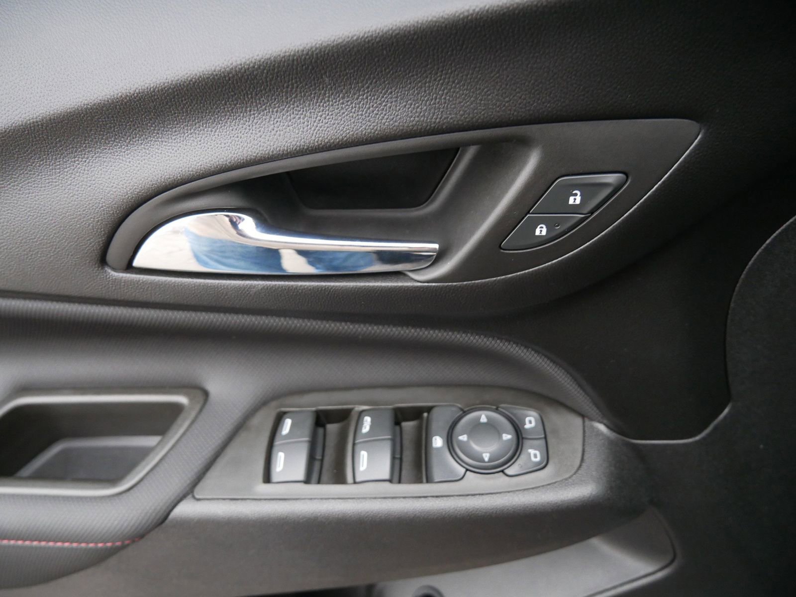 Used 2024 Chevrolet Equinox RS image 16