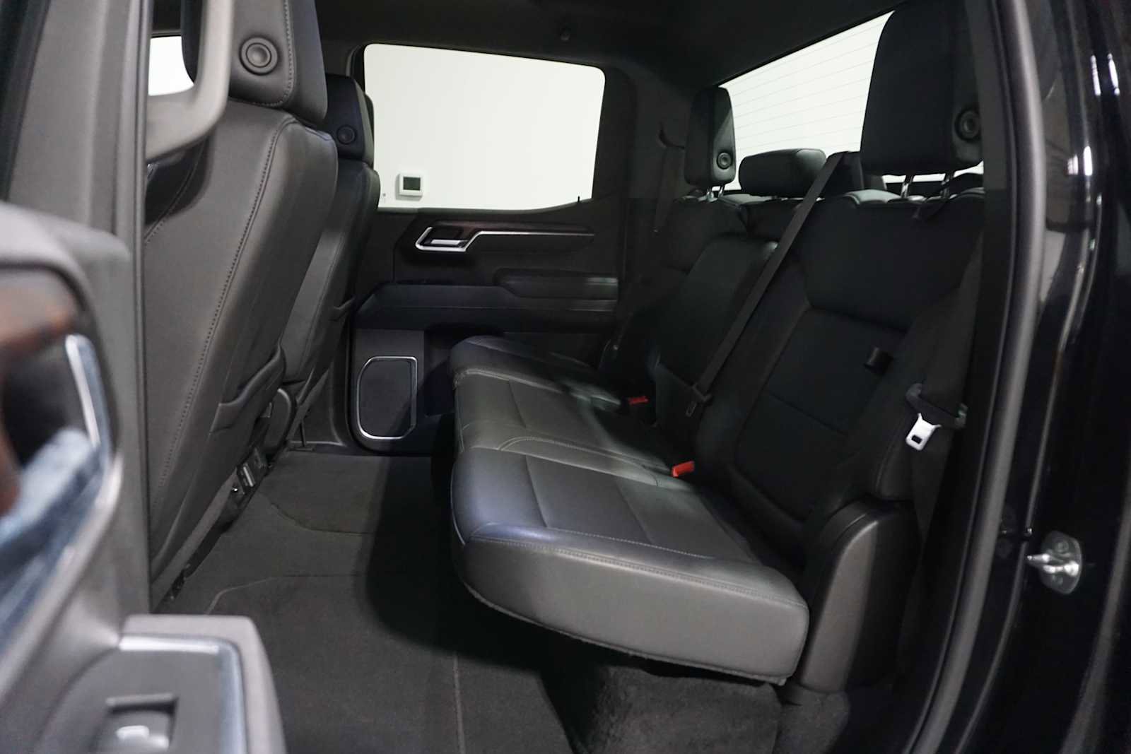 Certified 2025 GMC Sierra 1500 SLT image 16