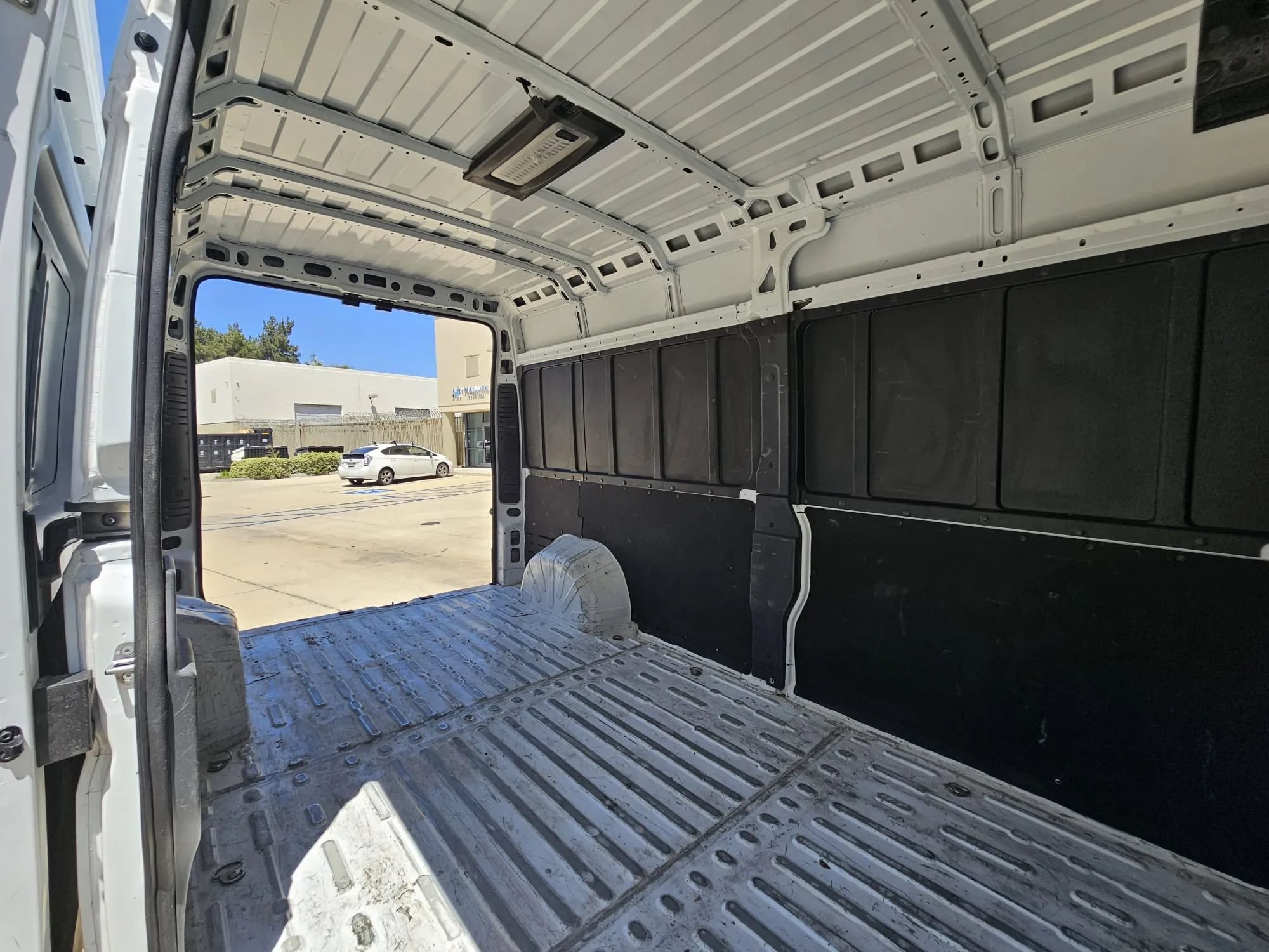 Used 2025 RAM ProMaster 2500 w/ Convenience Group FWD image 12