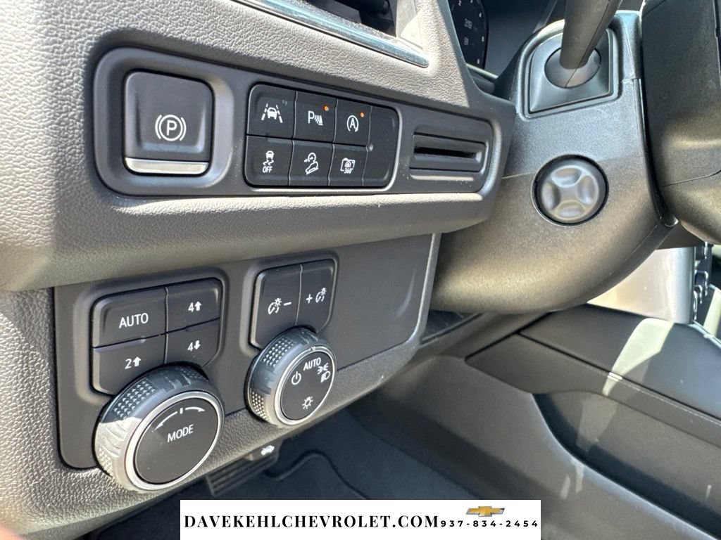 Used 2023 Chevrolet Tahoe Z71 w/ Luxury Package AWD/4WD image 13