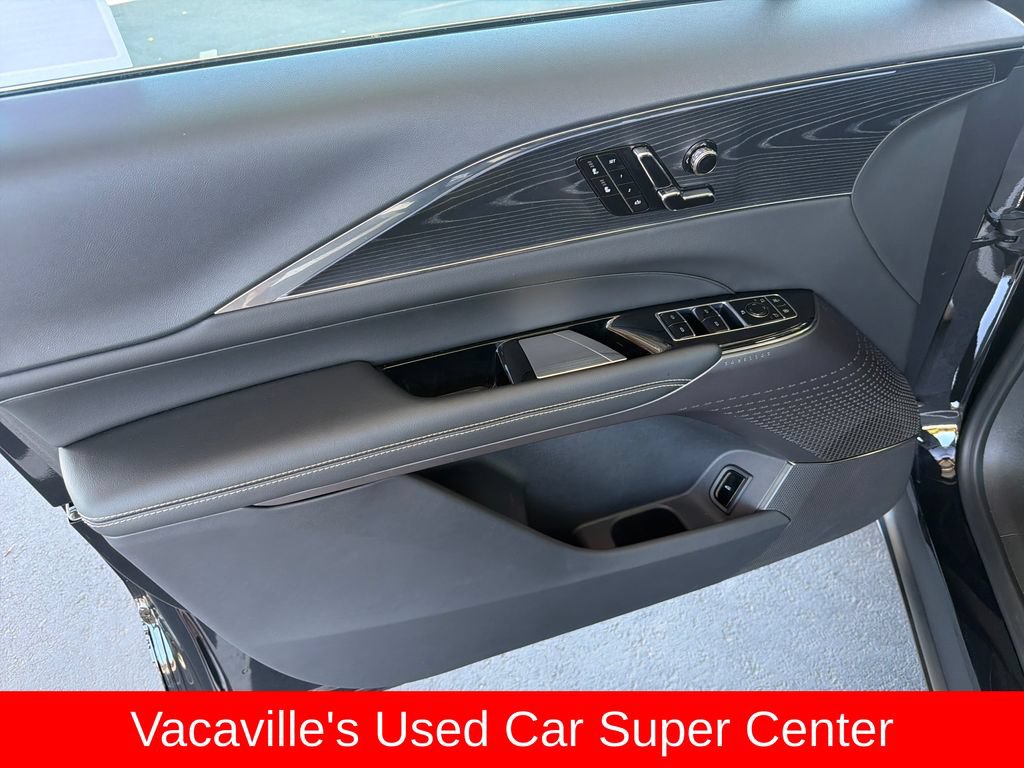 Used 2024 Cadillac Lyriq Luxury RWD image 10