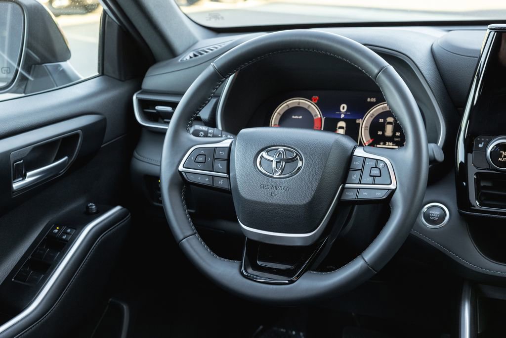 Certified 2025 Toyota Highlander XSE image 29